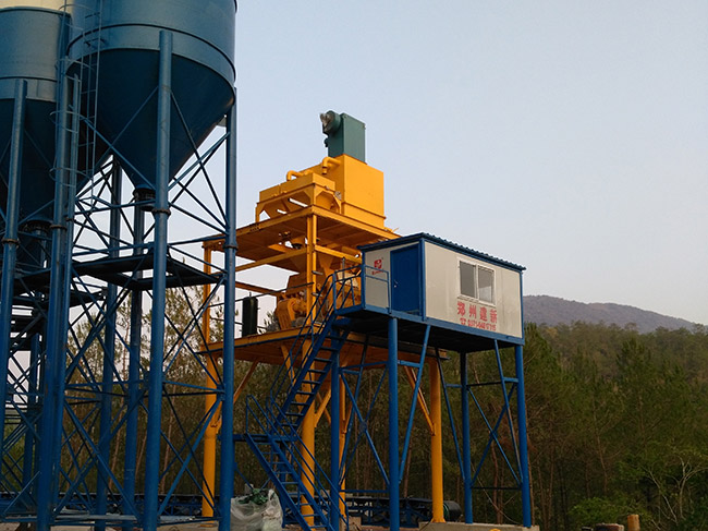 Zhengzhou Jianxin 120 environmental concrete mixing plant was planted in Yunnan.