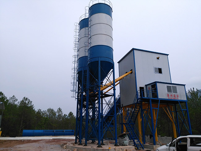 Zhengzhou Jianxin 120 environmental concrete mixing plant was planted in Yunnan.