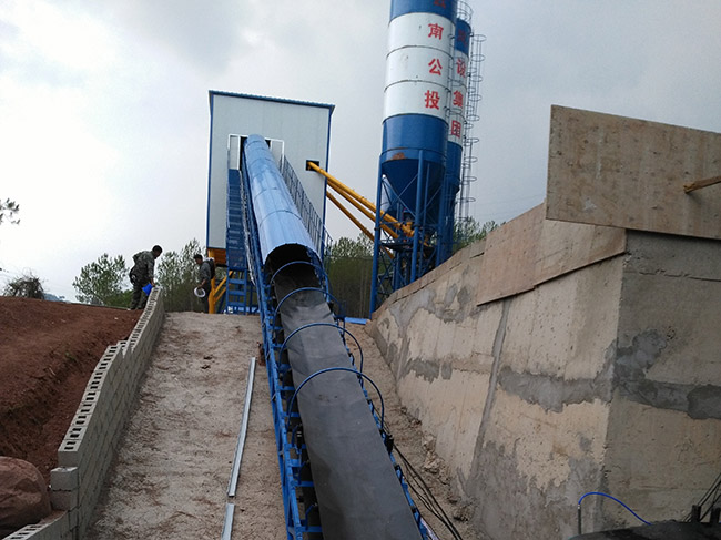 Zhengzhou Jianxin 120 environmental concrete mixing plant was planted in Yunnan.