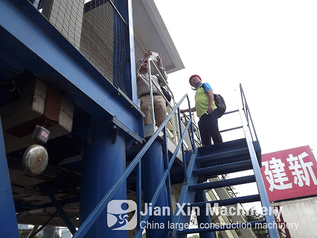 Korean customers come to Zhengzhou Jianxin Machinery Factory to visit.