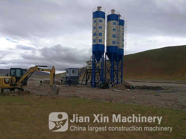 The HZS75 concrete mixing plant, manufactured by Zhengzhou Jianxin Machinery, operates efficiently in Lhasa, China.